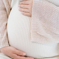 ”  高压💙之下，越来越多🙅职场年💜轻人从曾经的忽🆓🍇视健康🕰🚝